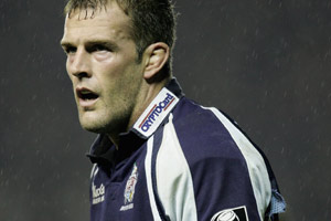 Gareth Llewellyn aura 38 ans et 257 jours lorsque Bristol Rugby marquera son retour dans la Heineken Cup lors du match de la première journée contre les Cardiff Blues le dimanche 11 novembre au Cardiff Arms Park. - 08/11/2007 15:03 Gareth Llewellyn aura 38 ans et 257 jours lorsque Bristol Rugby marquera son retour dans la Heineken Cup lors du match de la première journée contre les Cardiff Blues le dimanche 11 novembre au Cardiff Arms Park. - 08/11/2007 15:03