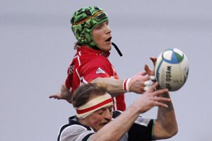 Simon Easterby has urged his Llanelli Scarlets teammates to keep chasing an unprecedented Magners League and Heineken Cup double. - 05/04/2007 14:28 Simon Easterby has urged his Llanelli Scarlets teammates to keep chasing an unprecedented Magners League and Heineken Cup double. - 05/04/2007 14:28