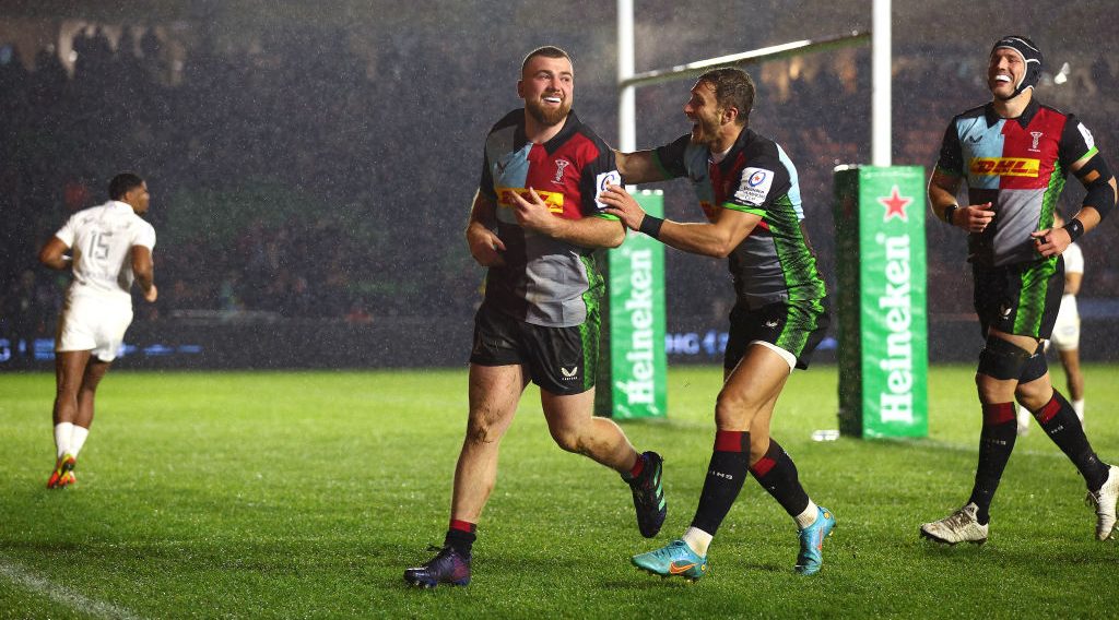 Quins grind out win over 14-man Racing