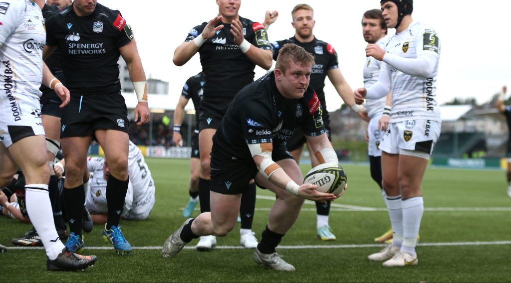 Five-try Matthews helps Glasgow into quarter-finals